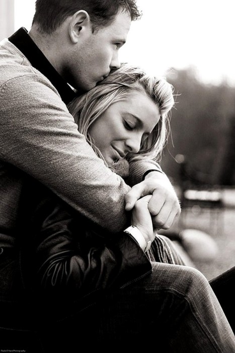 Happy Hug Day Romantic Hug with a kiss
